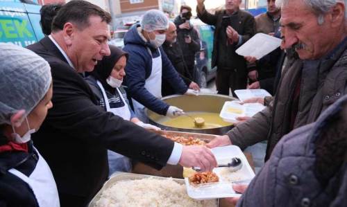 Özkan Alp 71 Evler Mahallesi’nde iftar düzenledi
