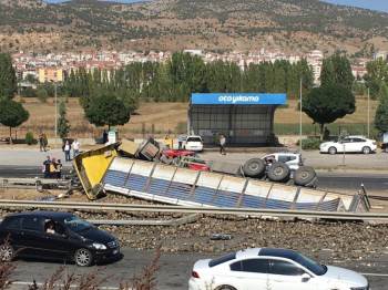 Pancar Yüklü Tır Devrildi; 1 Yaralı
