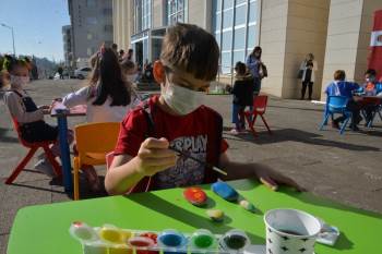 Pandemi Sürecinde Bunalan Çocuklar Taş Boyama Etkinliği Buluştu
