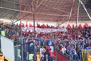 Pankartı açanlar yakalandı 