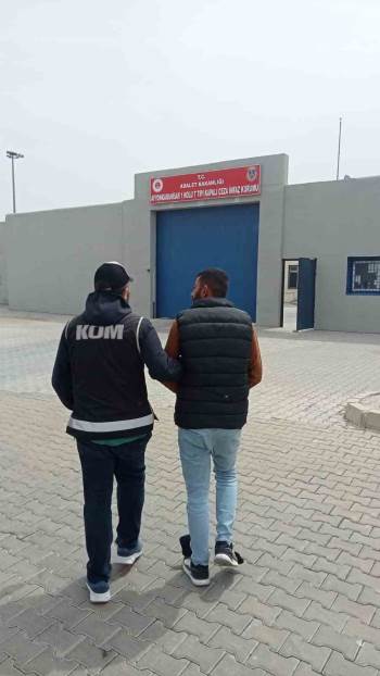 Parada Sahtecilik Suçundan Aranan Şahsı Polis Yakaladı
