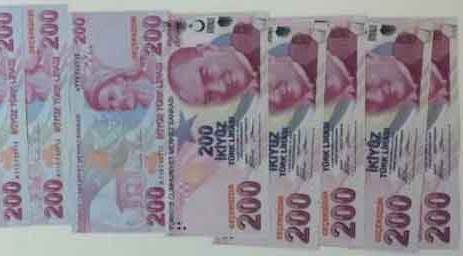 Paradaki ayrıntıyı çok geç fark etti!