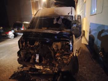 Park Halinde Bir Anda Alev Aldı
