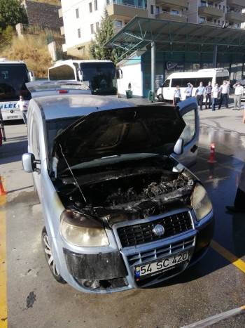 Park Halindeki Araç Alev Aldı
