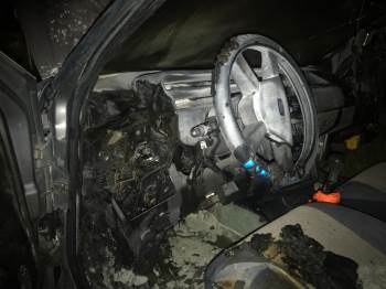 Park Halindeki Araç Bir Anda Alev Aldı
