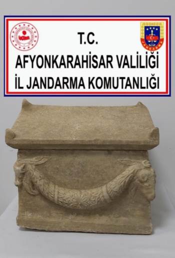 Park Halindeki Aracın Bagajından Lahit Çıktı
