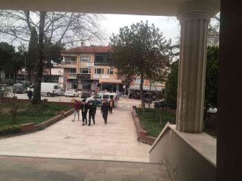 Park Halindeki Araçlardan Hırsızlık Yapan 3 Kişiden 2’Si Tutuklandı
