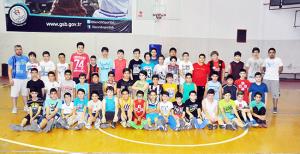 Parkede 690 basketbolcu