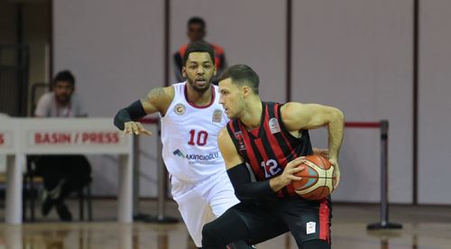 Parkede en uzun kalan Baron