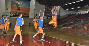 Parkede müthiş çekişme