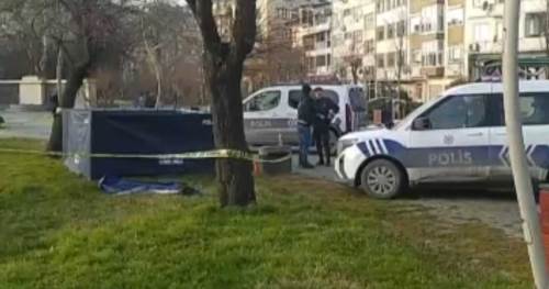 Parkta korkunç olay: Donarak can verdi!