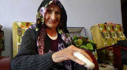 Parmağını kırıp yüzüğü gasp etti