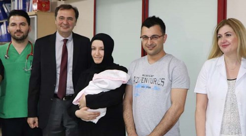 Parmak bebek 105 gün sonra yaşama tutundu