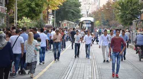 Pazar esnafı çifte bayram ediyor