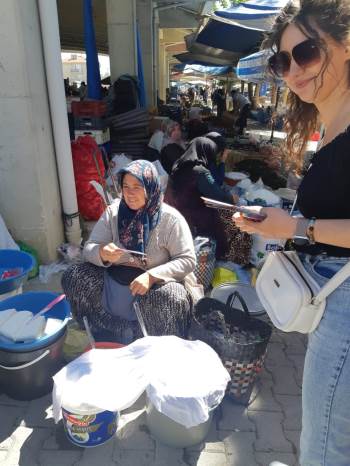 Pazarda Kadına Yönelik Şiddetle Mücadele İçin Broşür Dağıttılar
