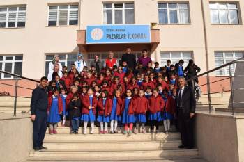 Pazarlar’Da 130 Öğrenciye Mont Yardımı
