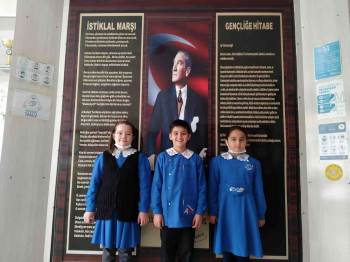 Pazarlar’Da İstiklal Marşını Ezbere Okuma Yarışması
