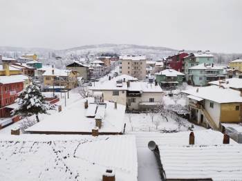 Pazarlar’Da Kar Kalınlığı 10 Santimetreye Ulaştı

