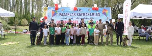 Pazarlar’da uçurtmalar gökyüzünü renklendirdi