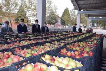 Pazarlar’Dan İzmir’E Yardımlar Yola Çıktı
