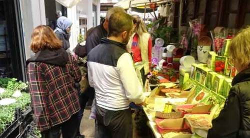 Pazarlardaki fiyatlar vatandaşı isyan ettirince onlara akın başladı