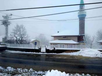 Pazaryeri İlçesinde Mevsimin  İlk Karı Yağdı
