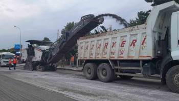 Pazaryeri’Nde Ana Caddelere Trimerli Makyaj
