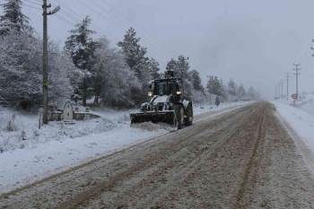 Pazaryeri’Nde Karla Mücadele Çalışmalarına Devam Ediyor
