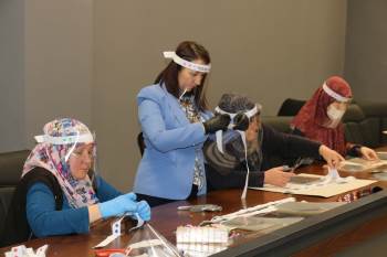 Pazaryeri’Nde Şeffaf Siperli Maske Üretimine Başlandı
