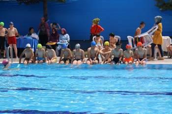 Pazaryeri’Nde Yüzme Kursu Açıldı
