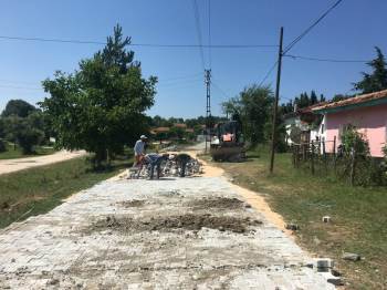 Pazaryeri’Nin Köylerinde Eksik Parke Taşları Döşenmeye Başladı
