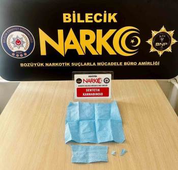 Peçeteye Emdirilmiş Uyuşturucu Madde İle Yakalandı
