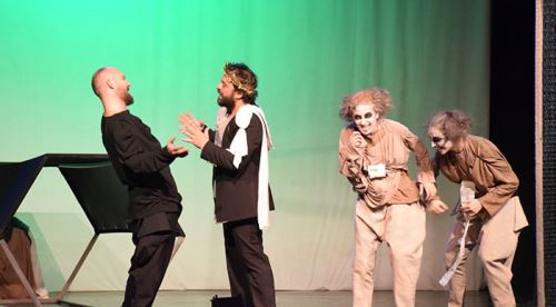 Perde 'Kundakçı' ile açıldı