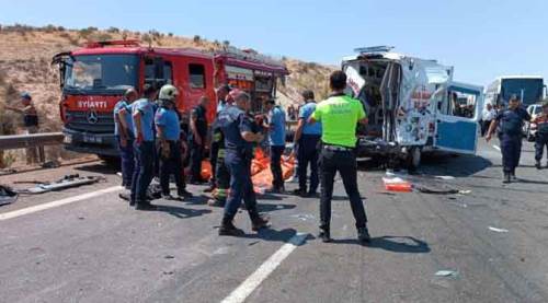 Perdeyi düzeltirken katliama sebep oldu!