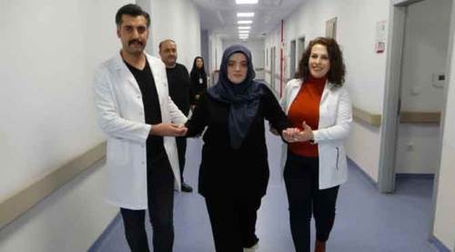 Piknikte tavuk yedi, 8 ay yürüyemedi