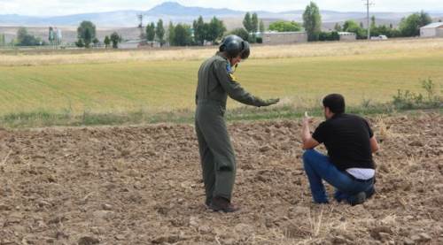 Pilot hemen iniş yaptı!