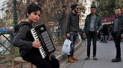 Piyano hayaliyle sokaklarda bunu yapıyor