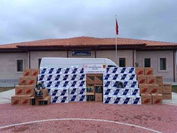 Piyasa Değeri 300 Bin Tl Olan Kaçak Makaron Ele Geçirildi
