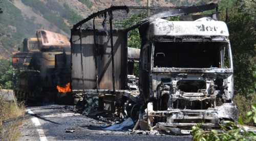 PKK 3 TIR'ı ateşe verdi
