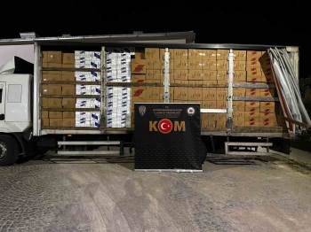 Polis 7 Milyon 130 Bin Adet Kaçak Boş Makaron Ele Geçirdi
