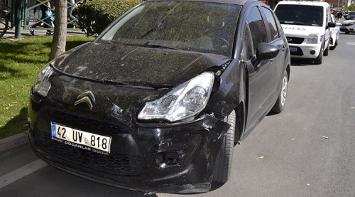 Polis aracına çarptı!