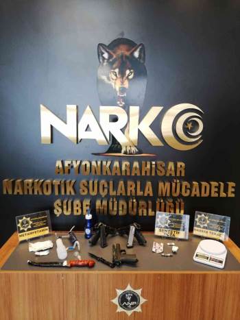 Polis Baskınında Çok Sayıda Uyuşturucu Madde Ve Ruhsatsız Tabanca Ele Geçirildi
