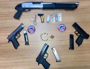 Polis Bir Haftalık Denetimde Aranan 13 Kişiyle Birlikte Çok Sayıda Silah Ele Geçirdi
