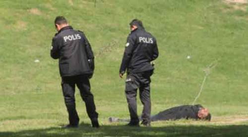 Polis böyle nöbet tuttu!