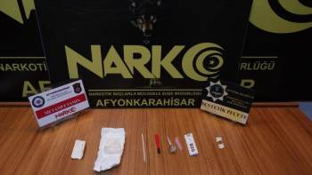 Polis Durdurduğu Araçlarda Uyuşturucu Ve Ruhsatsız Silahla Yakaladı
