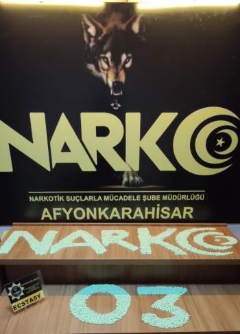 Polis Durdurduğu İki Araçta 4 Bin 111 Adet Uyuşturucu Hap Ele Geçirdi
