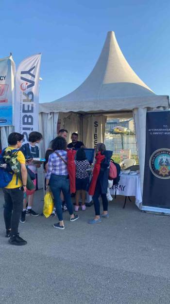 Polis Ekipleri 7 Bine Yakın Kişiyi Güvenli İnternet Konusunda Bilgilendirdi
