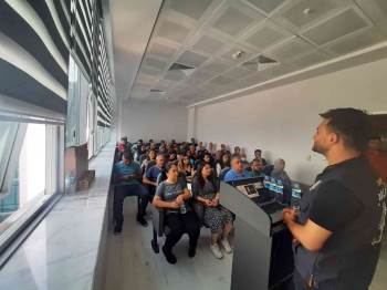 Polis Ekipleri Güvenli İnternet Kullanımını Anlattı
