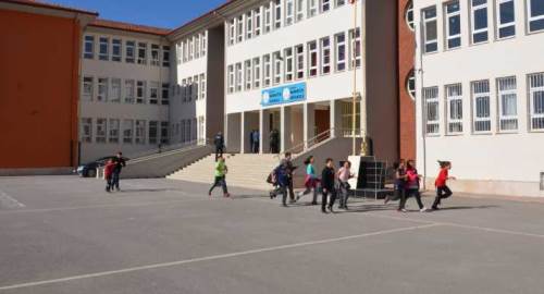 Polis ekipleri okulların çevresinde denetim yaptı