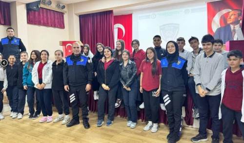 Polis ekiplerinden lise öğrencilerine acil durum ve trafik eğitimi